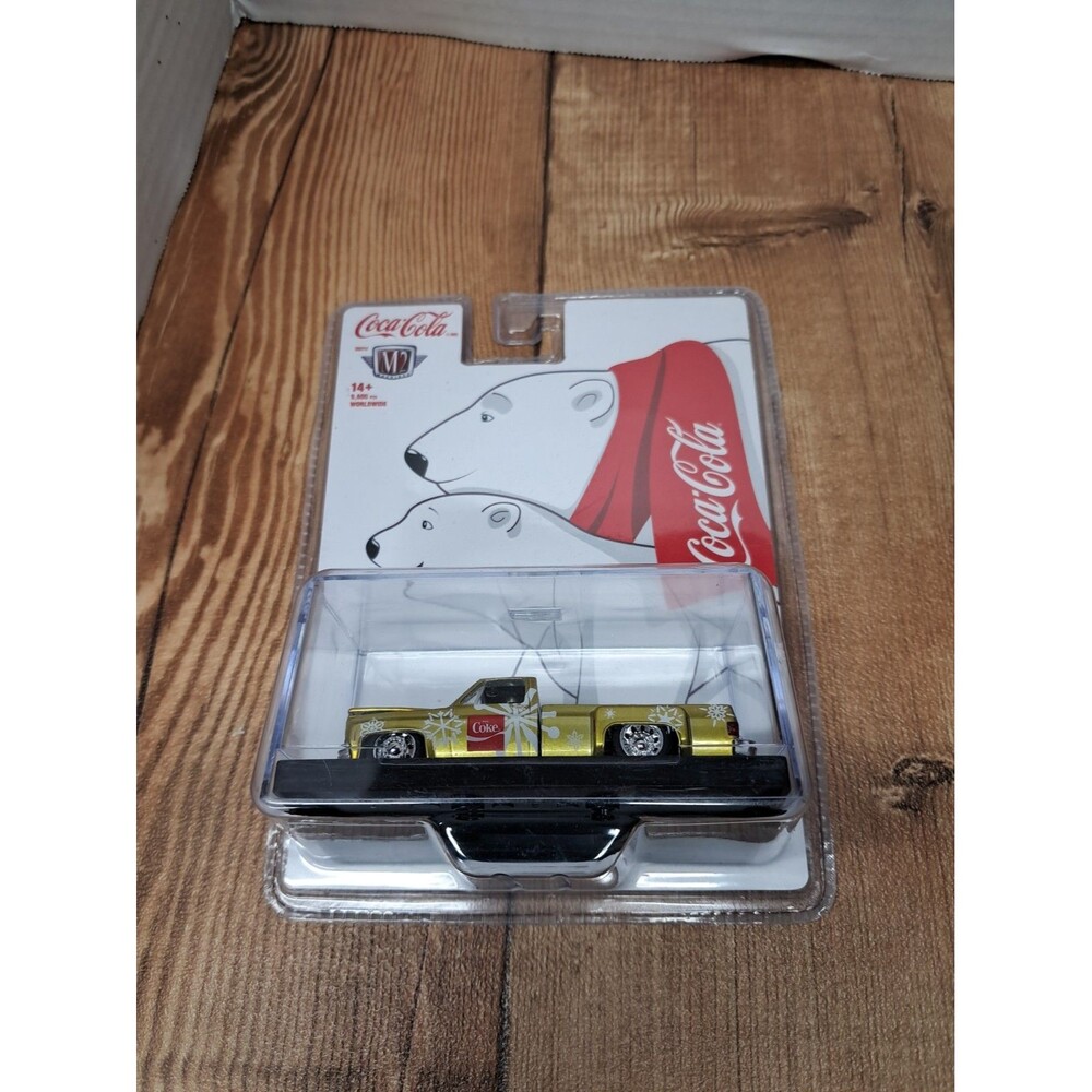 M2 Machines Coca Cola Christmas Gold 1973 CHEVROLET CHEYENNE SUPER 30 SK09 ~ NIP